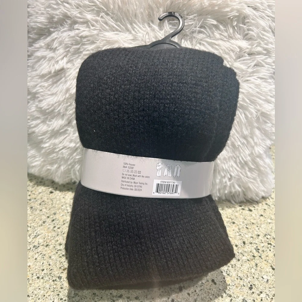 ❤️NWT- Black Cozy Scarf.